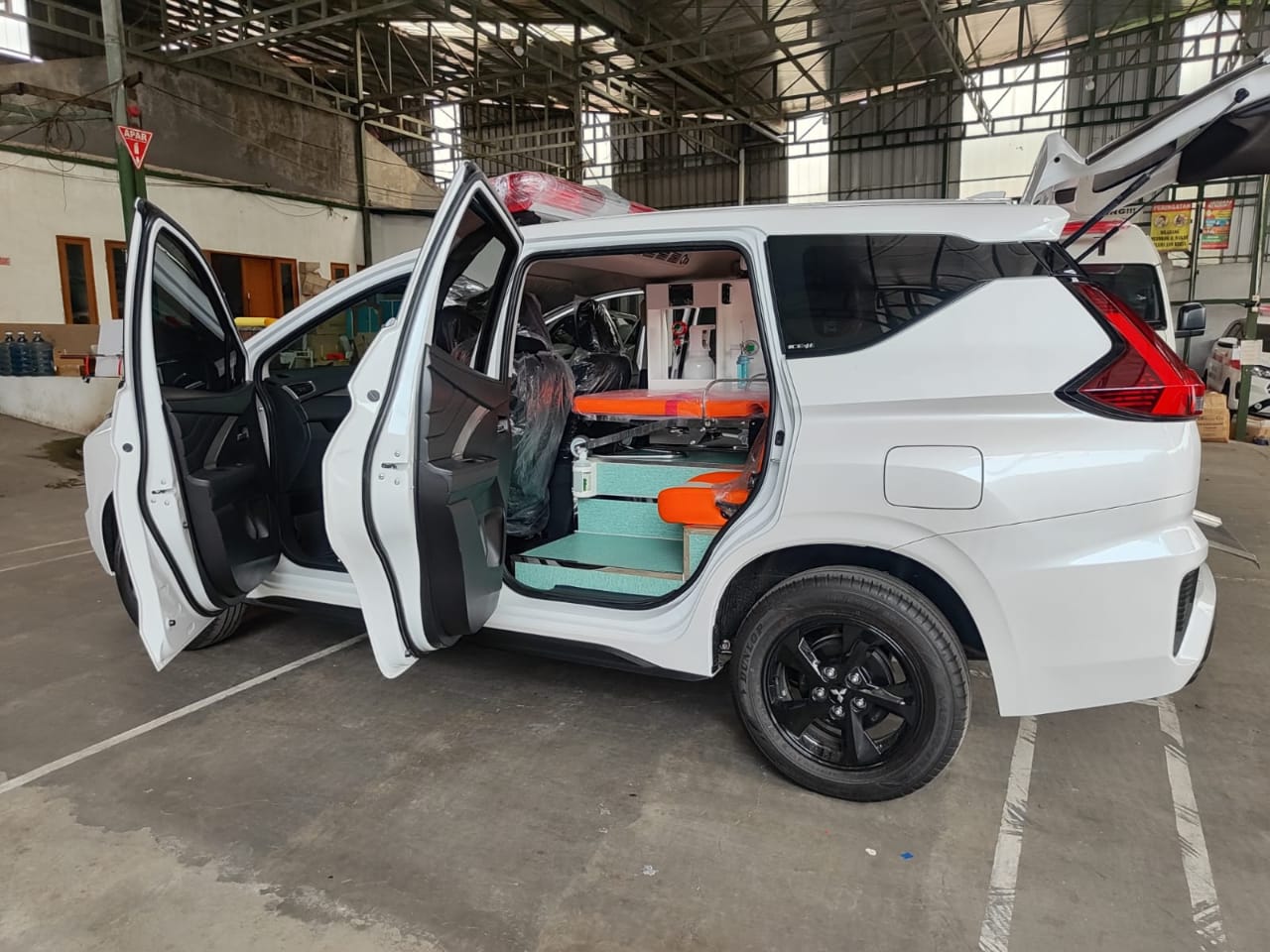 Harga dan Spesifikasi Mobil Ambulance Mitsubishi Xpander7